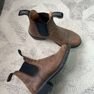 Heeled Blundstone Chelsea Boots